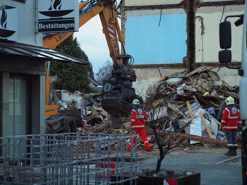 Hausexplosion Bruehl bei Koeln Pingsdorferstr P582.JPG